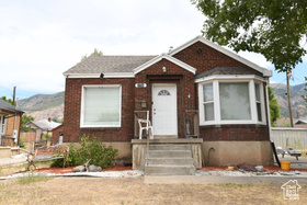 Photo 3 for 2764 Fowler Ave