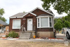 Photo 2 for 2764 Fowler Ave