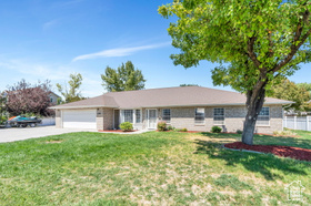 Photo 2 for 246 W Golden Harvest Rd