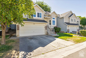 Photo 3 for 574 E Downing St