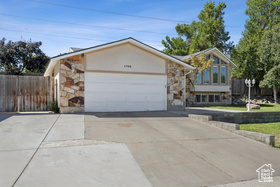 Photo 4 for 1760 E Sunrise Meadow Dr
