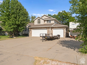 Photo 2 for 6378 S Raymond Dr