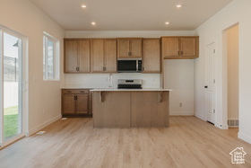 Photo 3 for 3646 N Oak Blvd #322