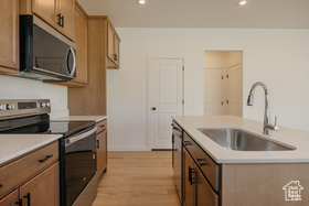 Photo 2 for 3646 N Oak Blvd #322