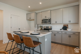 Photo 3 for 3629 N Oak Blvd #335