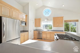 Photo 5 for 1990 E Canyon Ridge Dr