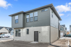 Photo 4 for 556 N Cornstalk Ln