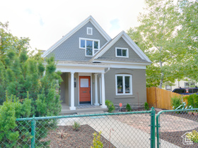 Photo 4 for 374 E 6th Ave