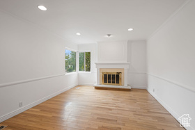 Photo 3 for 1371 E Zenith Ave