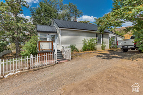 Photo 3 for 1220 N Hillside Dr