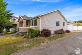 Photo 3 for 1558 N Durocher Ln