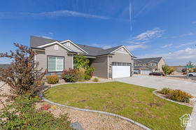 Photo 2 for 203 N Strathmore Ln