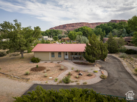 Photo 2 for 3593 E Kerby Ln