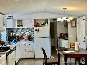 Photo 2 for 900 Century Dr #4
