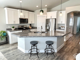 Photo 5 for 278 E Briarwood Ln