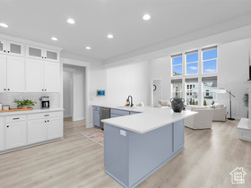 Photo 6 for 245 S Summer Breeze Ln