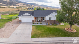 Photo 5 for 2026 E Saddleback Dr