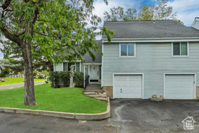 Photo 3 for 3109 S Applewood Dr