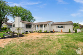 Photo 3 for 1371 E Skyview Dr