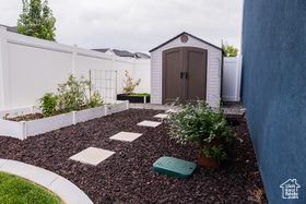 Photo 4 for 7099 N Garden Dr