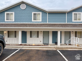 Photo 5 for 871 N Newberg Dr #3