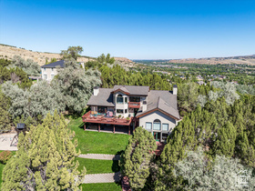 Photo 2 for 1420 Cedar Lake Rd