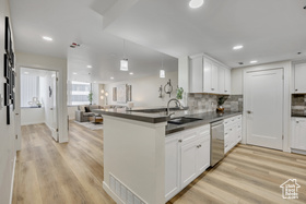 Photo 3 for 44 W Broadway #704