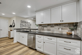 Photo 5 for 44 W Broadway #704