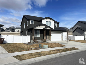 Photo 3 for 8416 N Sun Crest Dr