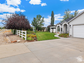 Photo 5 for 605 W Aspen Rd