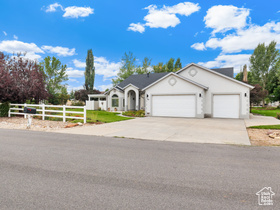 Photo 4 for 605 W Aspen Rd