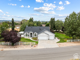 Photo 6 for 605 W Aspen Rd