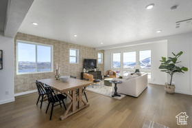 Photo 5 for 2033 W Pinnacle Ln #E-1
