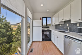 Photo 2 for 4553 Balsam Dr