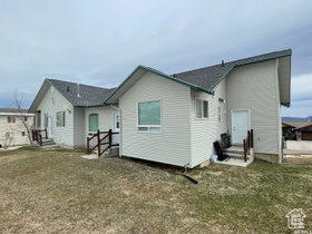 Photo 3 for 796 S Spruce Dr #26