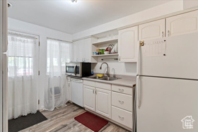 Photo 5 for 896 E 40th St