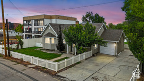 Photo 1 for 1411 E Woodland Ave