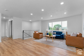 Photo 3 for 920 E Violet Dr