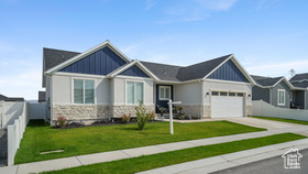 Photo 3 for 2325 E Boxwood Ln