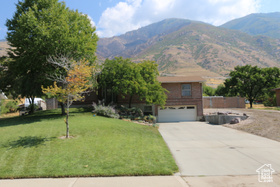 Photo 2 for 2131 S Mountain Vista Ln