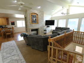 Photo 4 for 2131 S Mountain Vista Ln