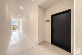 Photo 4 for 224 N Cliffside Dr #M-302
