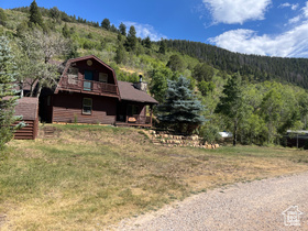 Photo 2 for 438 Beaver Creek Rd #438