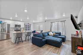 Photo 3 for 1027 E Reef Dr