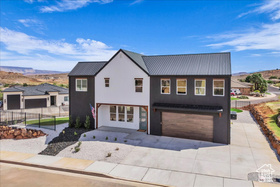 Photo 3 for 2914 E Chapman Cir