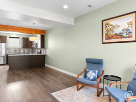 Photo 4 for 1037 W Soho Dr