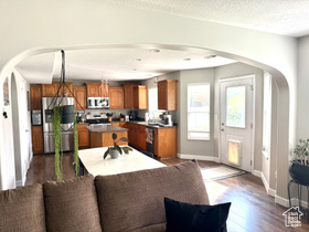 Photo 5 for 875 W Alton Dr