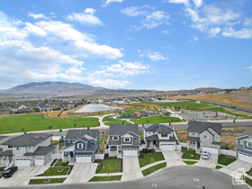 Photo 3 for 527 W Flora Dr