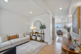 Photo 4 for 527 W Flora Dr