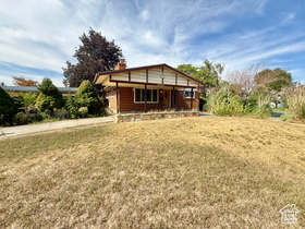 Photo 2 for 1358 E Maplewood Cir